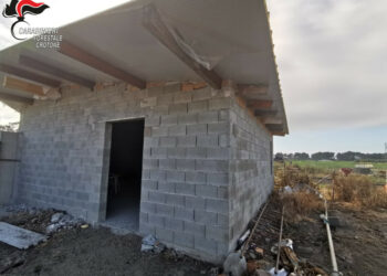 Isola Capo Rizzuto: Scoperti due fabbricati abusivi in costruzione