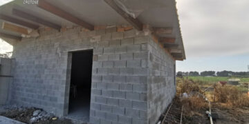 Isola Capo Rizzuto: Scoperti due fabbricati abusivi in costruzione