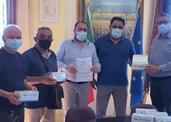 La società Esilight dona mille mascherine al Comune di Cotronei