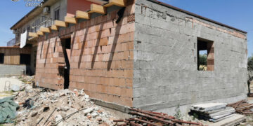 Sequestrata costruzione abusiva su terreno agricolo a Steccato di Cutro