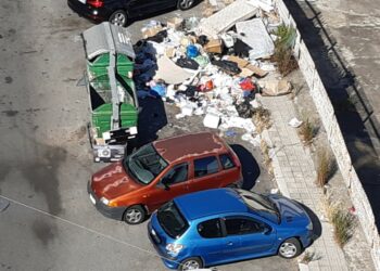 Crotone, raccolta rifiuti solidi urbani fuori dai cassonetti problema ancora esistente