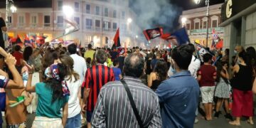 Crotone e la Calabria nuovamente in serie A dopo il successo di Livorno e la mancata vittoria dello Spezia a Cremona