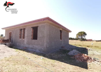 Isola Capo Rizzuto: Sequestrata costruzione abusiva su terreno agricolo