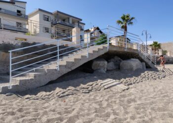 Le rampe del lungomare nord di Cirò Marina hanno finalmente le ringhiere