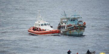 Sbarcati 68 migranti a Roccella Ionica, 28 positivi al coronavirus