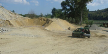 Sequestrata cava abusiva a San Mauro Marchesato, tre persone deferite alla Procura