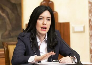 Scuola, la Ministra Azzolina firma l’Ordinanza: lezioni al via il 14 settembre