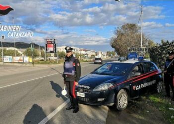 Adesca una minore su un social spacciandosi per un 20enne, arrestato autotrasportatore di 52 anni