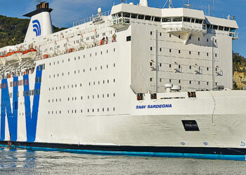 In arrivo la seconda nave per la quarantena dei migranti in Calabria