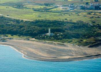 “I Fari della Calabria” libro e docufilm come guida a questo viaggio di Enza Sirianni, si parte dal Faro di Punta Alice di Cirò Marina