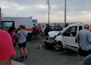Incidente questa mattina sul Lungomare di Cirò Marina, due feriti