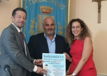 La fondazione Tannenhof di Remscheid dona un defibrillatore di ultima generazione al Comune di Cirò