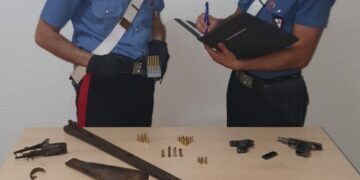 Mesoraca: in casa con armi clandestine e munizioni, arrestato 47enne