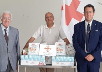 Prodotti alimentari e di prima necessità per i più piccoli del Cara di Sant’Anna donati da una rappresentanza di Crotone dell’Ordine Costantiniano