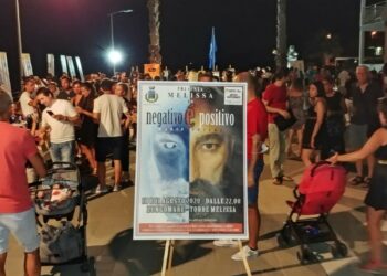 Presentata la collezione di Mario Vetere “Melissa in #negativoépositivo” sul lungomare nelle serate del 10 e 11 agosto