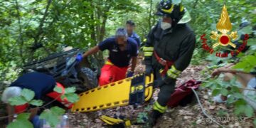 Quad in escursione in Sila perde il controllo e finisce in una scarpata, due feriti salvati dai Vigili del Fuoco