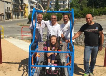 San Giovanni in Fiore tra i primi Comuni calabresi a dotarsi di altalena per bambini con disabilità