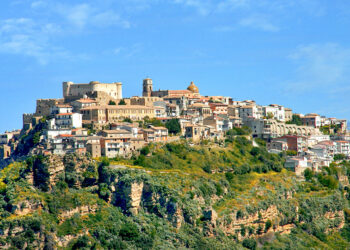 Elezioni comunali Santa Severina: presentate 2 liste dei candidati a Sindaco Giordano e Rizzuti