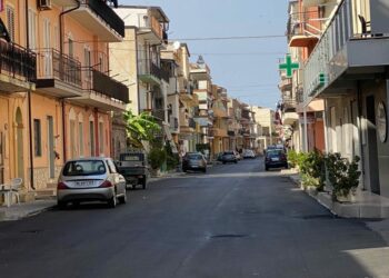 Cirò Marina: continuano senza sosta gli interventi di messa in sicurezza delle strade urbane, completato anche l’asfalto di Via Scalaretto