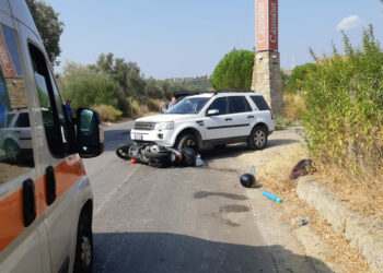 Cirò Marina, incidente lungo la strada che va a Umbriatico: moto contro un’auto, un ferito