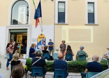 Crotone: la Dante Alighieri con il Direttore del Museo ha organizzato serie eventi con  proiezioni dei reperti  custoditi nella struttura