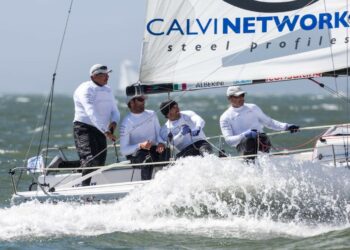 Il maxi yacht Pendragon fa tappa a Crotone