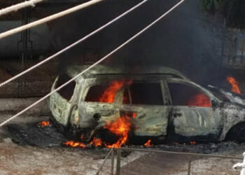 In fiamme un auto con all’interno il proprietario, pargheggiata nel piazzale della stazione di Mandatoriccio