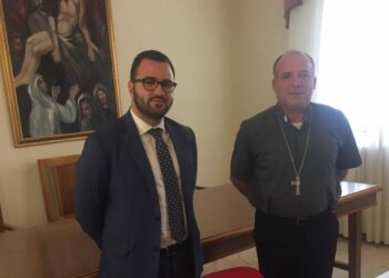 Il presidente f.f. della Provincia di Crotone Simone Saporito incontra Monsignor Angelo Panzetta, Arcivescovo di Crotone