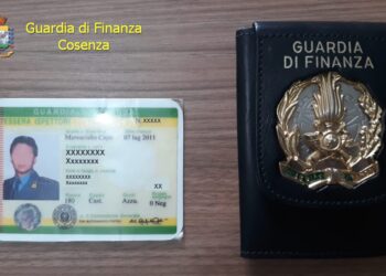 Si spaccia per un Generale della Guardia di Finanza: arrestato dai veri finanzieri, rischia fino a 6 anni di carcere