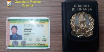 Si spaccia per un Generale della Guardia di Finanza: arrestato dai veri finanzieri, rischia fino a 6 anni di carcere