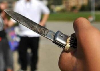 Crotone: Aggredisce con un coltello e tenta di estorcere del denaro a un passante, arrestato 43enne