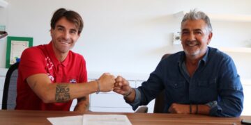 Calciomercato serie A, colpo grosso del Crotone ingaggiato il 34enne centrocampista Luca Cigarini, ex Cagliari