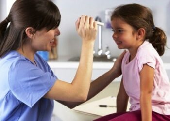 Infermieri in ogni scuola, Santelli: “La scuola per noi è una priorità”, 360 assunzioni