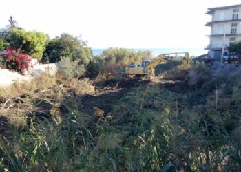 Al via la pulizia del Torrente Tronchicello a Strongoli Marina