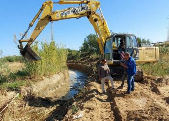 Cirò Marina: Al via pulizia canale Salvogaro e strade lungomare nord, sopralluogo del sindaco Ferrari