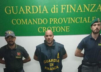 Crotone, “Operazione San Domenico” della Finanza: smantellata piazza di spaccio davanti a oratorio, arrestato 31enne