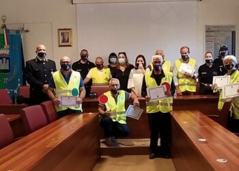 Isola Capo Rizzuto: Nonni Vigili, la consegna dei diplomi di ringraziamento
