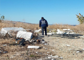 Abbandono rifiuti nel territorio di Strongoli: denunciate otto persone dalla polizia locale