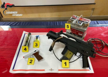 Sparano su passanti con arma aria compressa, Due giovani bloccati dai Carabinieri