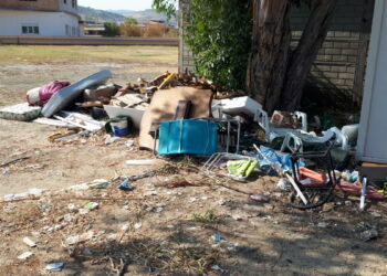 Strongoli: rinvenuti rifiuti speciali e urbani, la Polizia Locale deferisce alla Procura 3 persone