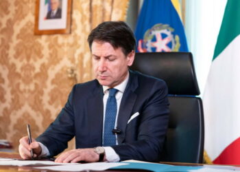 DPCM 12 ottobre: Stop al calcetto, feste private e gite scolastiche. Obbligo mascherina attività motoria