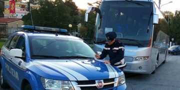 “Truck and bus” a Crotone, controlli della polizia su bus e mezzi pesanti