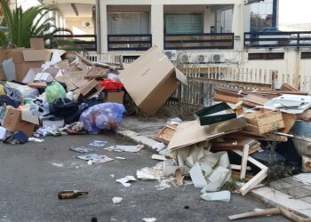 Crotone, le “discariche” a cielo aperto in alcune strade principale delle Città esistono ancora