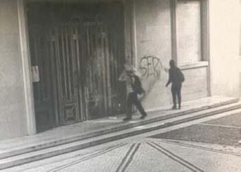 Atto vandalico nella notte contro il palazzo comunale di Crotone