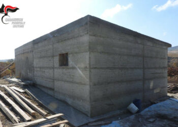 Crucoli: scoperto fabbricato abusivo in area rurale