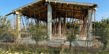 Isola Capo Rizzuto: Sequestrato fabbricato abusivo in costruzione, denunciato il responsabile