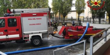 Maltempo a Crotone, proseguono i soccorsi dei Vigili del Fuoco, chiusa strada per Capo Colonna