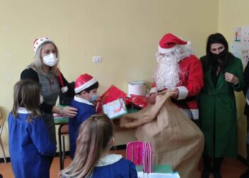 Cirò Marina: Consegnati i regali dell’iniziativa solidale del “Giocattolo Sospeso” per i bambini meno fortunati