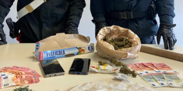 Cirò Marina, fermati con droga in auto: un arresto e una denuncia