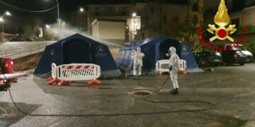 Coronavirus: 3 Vigili del Fuoco liberi dal servizio in supporto al Comune di Cotronei per la disinfezione del paese